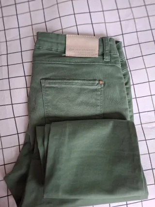 Pantalón Zara verde