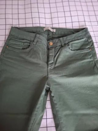 Pantalón Zara verde