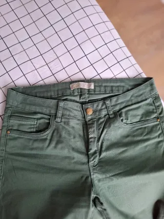 Pantalón Zara verde