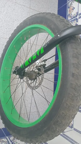 Bicicleta Fat Bike Negra y Verde