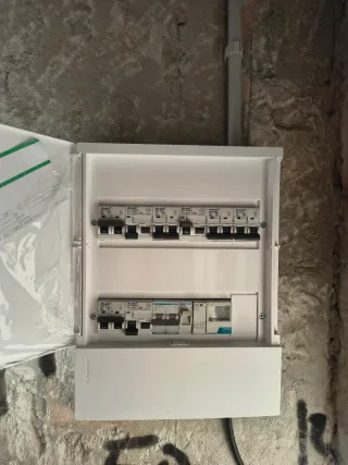 Instalaciones eléctricas, climatización.