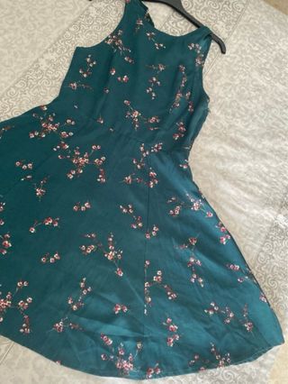 Vestido verde floral talla S