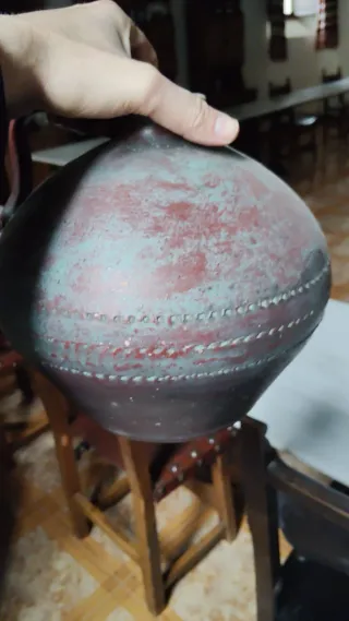 Ánfora antigua de cerámica