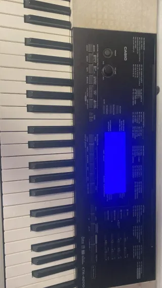 Piano Casio CTK-4200 con patas