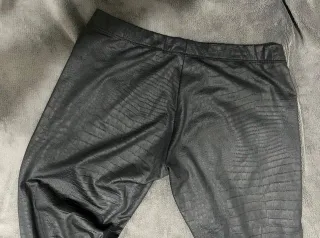 Leggings negros de efecto piel - Stradivarius