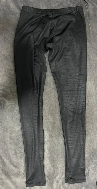 Leggings negros de efecto piel - Stradivarius