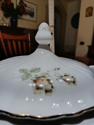 Zuppiera Ceramiche Laveno con bordi oro