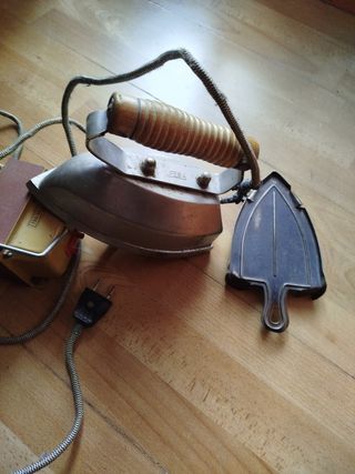 Plancha antigua Ufesa con base