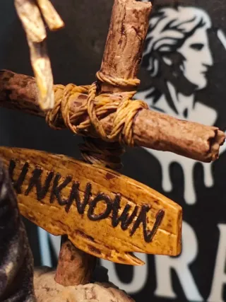 Figura inspirada en Clint Eastwood,pintada a mano.