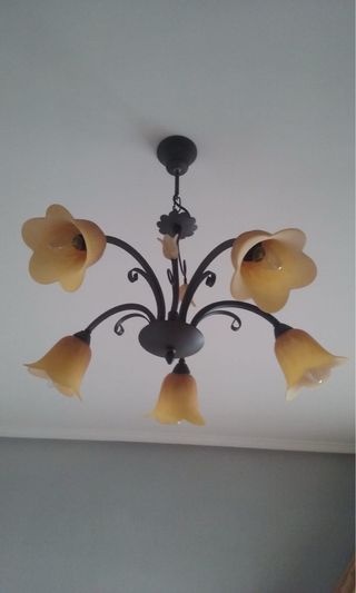 Lámpara de techo de metal y cristal