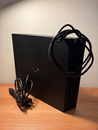 PlayStation 4 Pro-5 Giochi- 2 Controller (nacon 2)