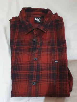 Camisa Quiksilver cuadros roja y negra