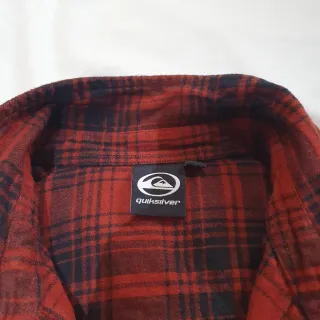 Camisa Quiksilver cuadros roja y negra