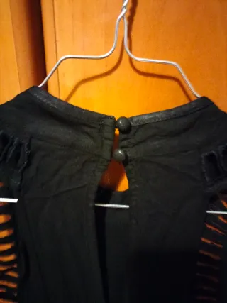 Abitino nero con dettagli cut-out