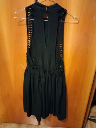 Abitino nero con dettagli cut-out