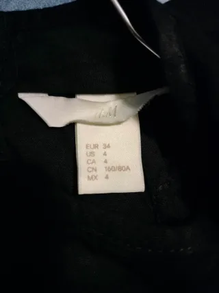 Abitino nero con dettagli cut-out