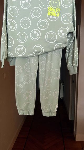 Sudadera Zara Smiley World. Regalo pantalón.
