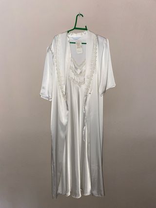 Camisón y bata de novia blanco