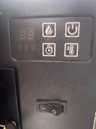 Elegante chimenea eléctrica negra