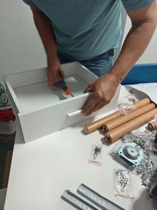 Armado e instalación de muebles, serv. de pintura