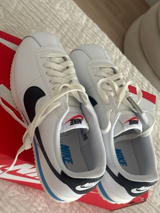 Nike Cortez Blancas y Negras Sin estrenar!!