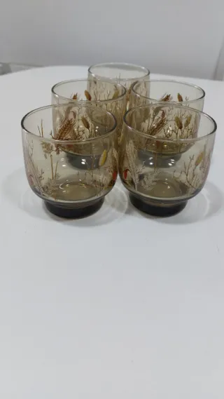 Vasos de cristal decorados con motivos otoñales