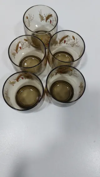 Vasos de cristal decorados con motivos otoñales