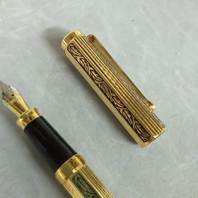 Estilográfica dorada de lujo marca Lotus Leer todo