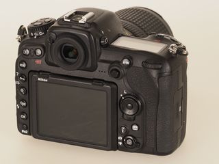 Cámara Nikon D500 + Objetivo Nikon 18-140 VR