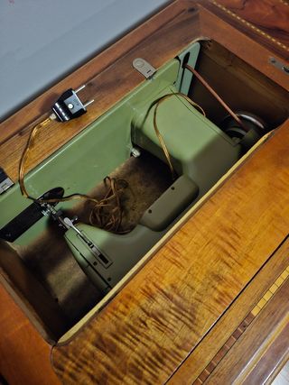 Máquina de coser SIGMA 2000 con mueble original