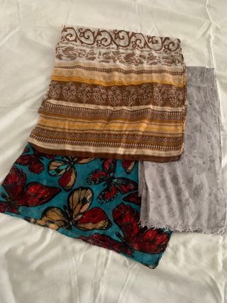 3 Sciarpe con stampa di farfalle