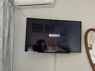 TV Sony Bravia 40' con soporte y mando