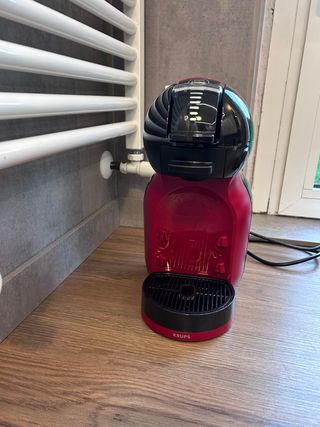 Cafetera Dolce Gusto Roja