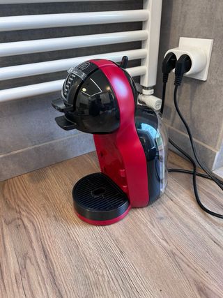 Cafetera Dolce Gusto Roja