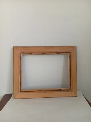 Marco de madera y metal dorado