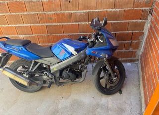 Moto deportiva 125cc azul