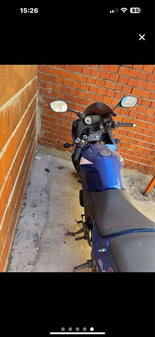 Moto deportiva 125cc azul