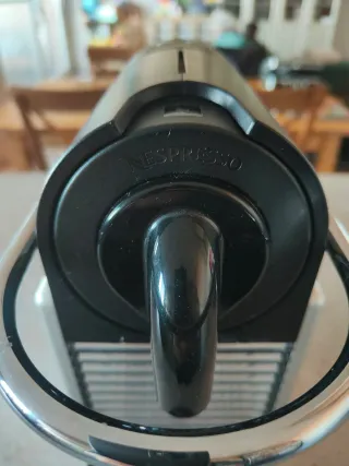 Cafetera Nespresso DeLonghi Pixie