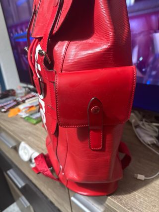 Mochila Louis Vuitton x Supreme Roja