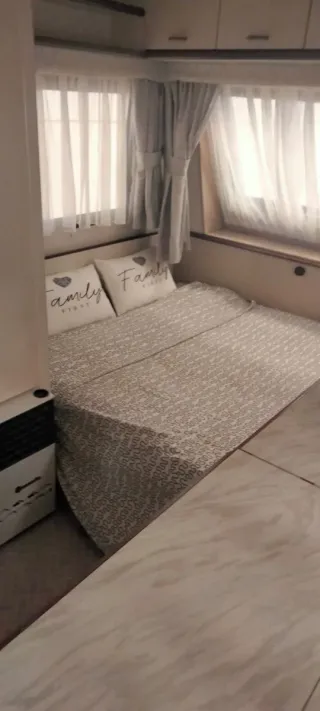 Caravana Hobby 750kg