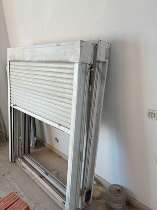 Ventana con persiana