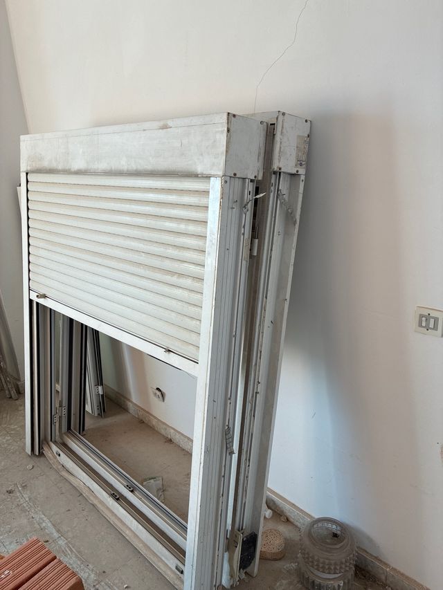 Ventana con persiana