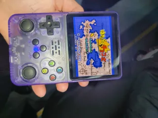 Consola de videojuegos púrpura