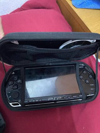 PSP Sony Negra + Funda y UMD