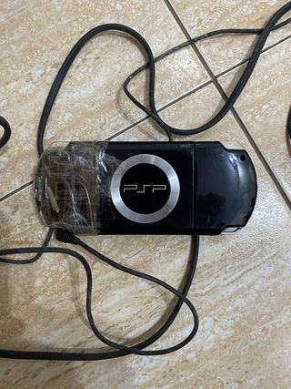 PSP Sony Negra + Funda y UMD