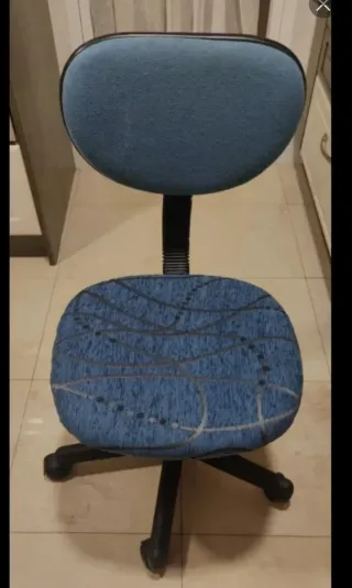 Silla de escritorio azul y gris