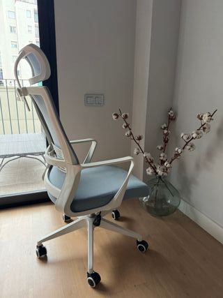 Silla de oficina Sklum azul con ruedas