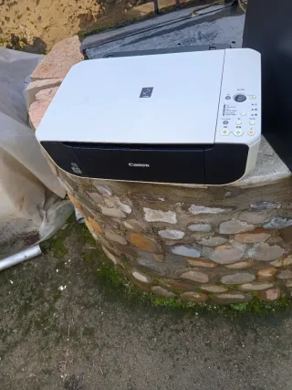 Ordenador completo con monitor y altavoces