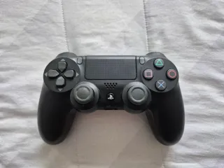 PS4 Slim 1TB *COMO NUEVA* + Mando + 3 Juegos!