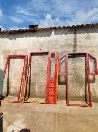 Puertas y ventanas de madera